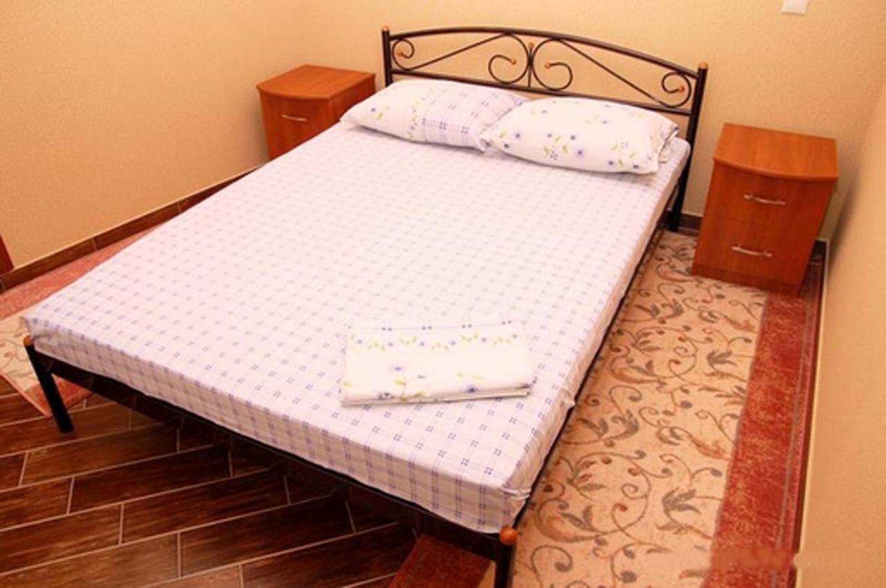 Sofiivs'Ka Street, 1,, Apartamento Kiev Exterior foto
